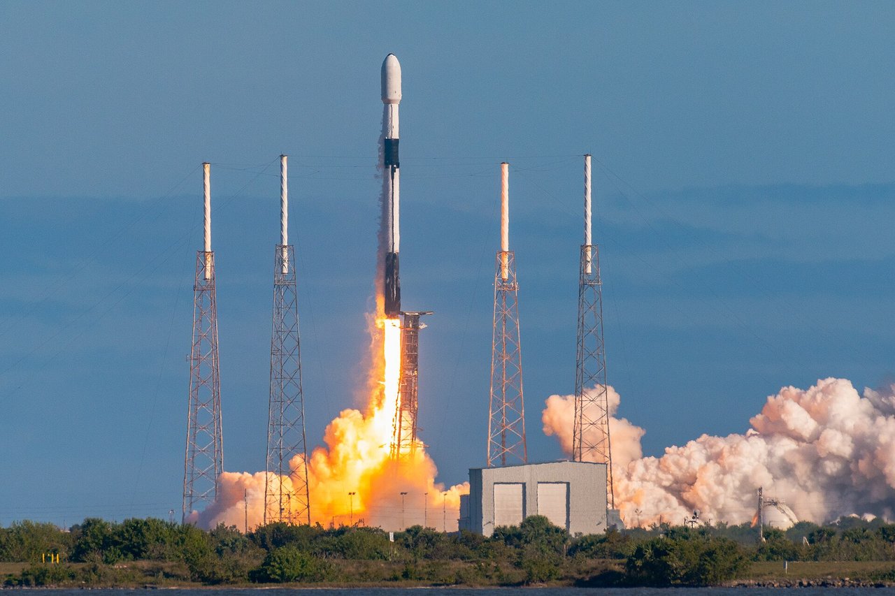 A Falcon 9 launches YAM-5 on Transporter-6 from Cape Canaveral