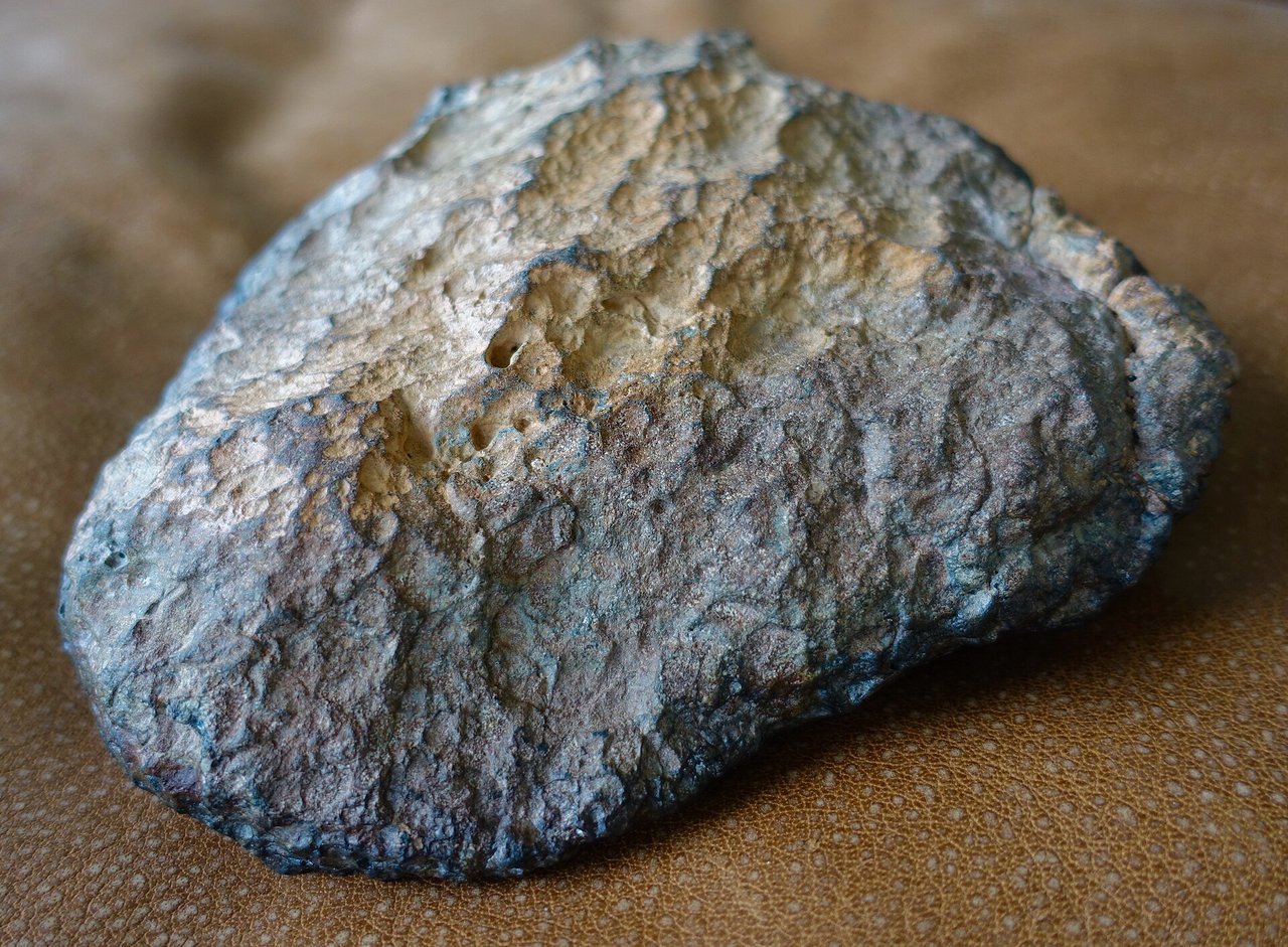 The NWA 8563 eucrite meteorite associated with Vesta
