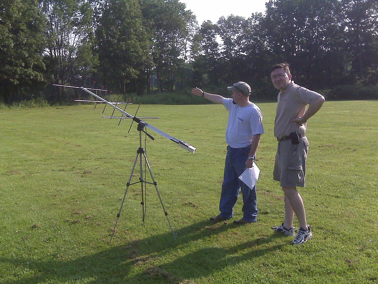 Radio amateurs track a pass with a tripod-mounted Yagi antenna. Michael Styne, CC BY-SA 2.0