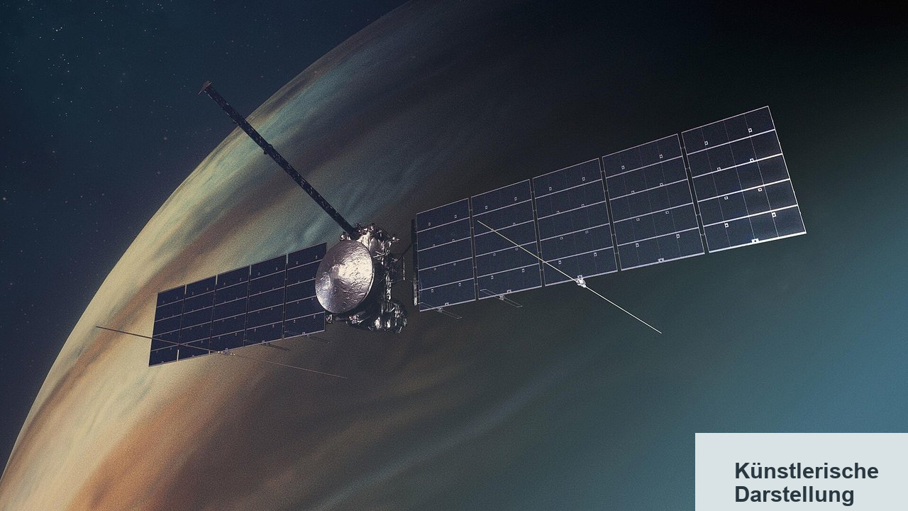 Künstlerische Darstellung von Europa Clipper und seiner mehr als 30 Meter breiten Solarmodulspannweite