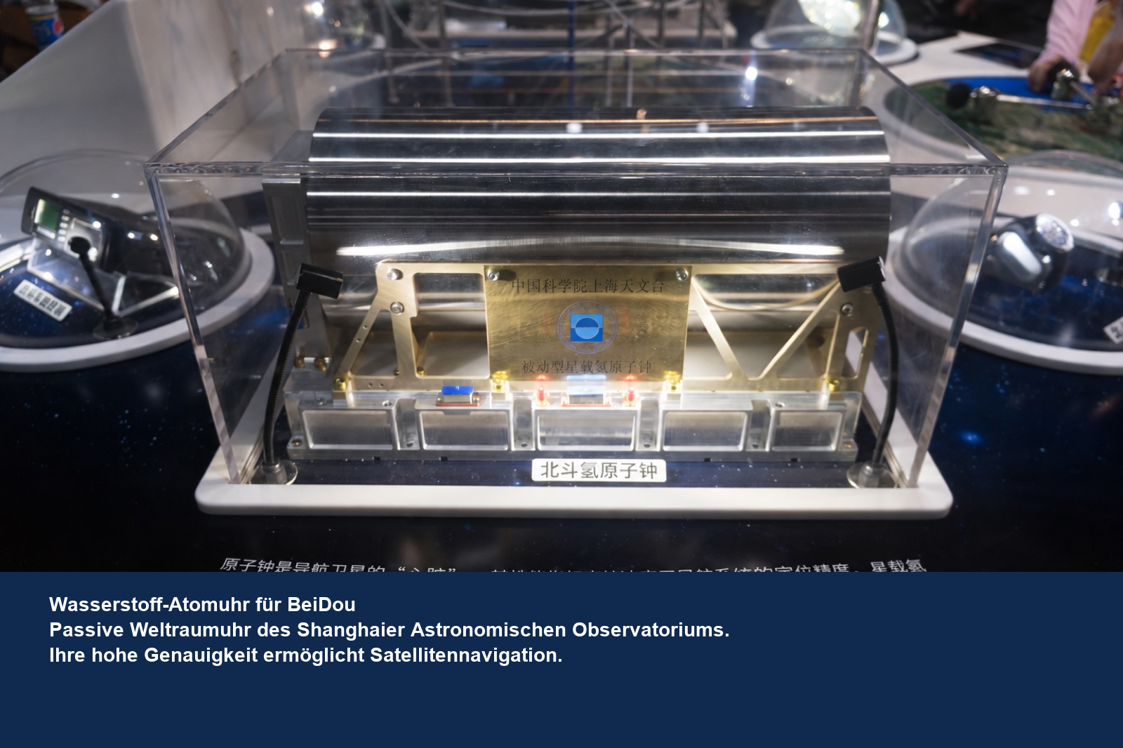 Eine weltraumtaugliche Wasserstoff-Atomuhr von BeiDou-3 im China Science and Technology Museum