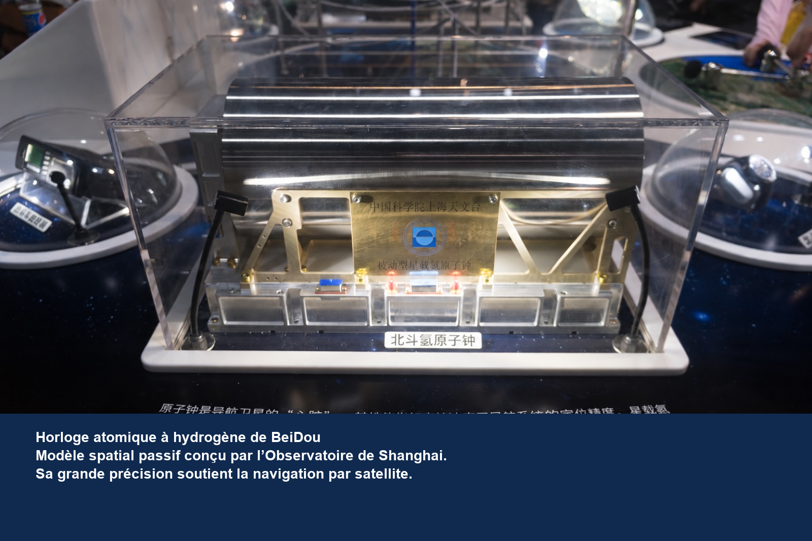 Horloge atomique à hydrogène embarquée par BeiDou-3, exposée au musée des Sciences et des Technologies de Chine