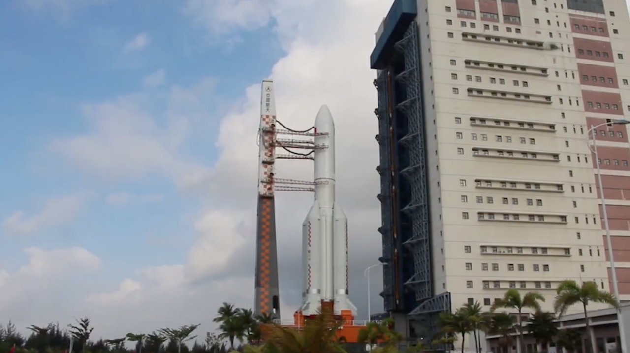 文昌で輸送される長征5Bロケット